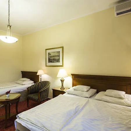 罗曼缇卡埃格酒店 3*