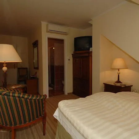 罗曼缇卡埃格酒店 埃格尔