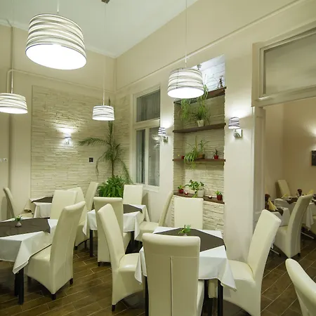 罗曼缇卡埃格酒店 埃格尔