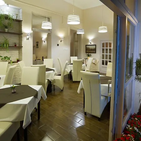 罗曼缇卡埃格酒店 3* 埃格尔