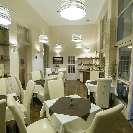 罗曼缇卡埃格酒店 埃格尔